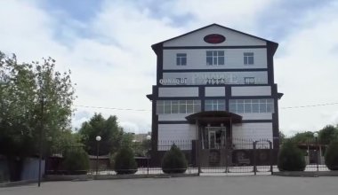Талдықорғанда ер адам әйелді қонақүйде 12 жерінен пышақтап, өртеп кеткен