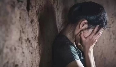 Павлодардық әйел қаланың қақ ортасында мектеп оқушысын соққыға жықты