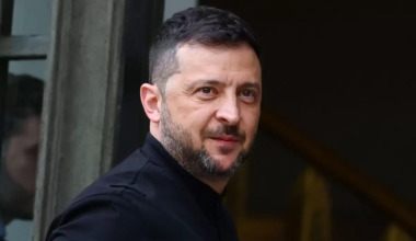 Зеленский Путиннің Мәскеуде кездесу туралы ұсынысына жауап берді