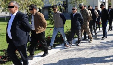 Қырғызстанда 24 шенеунікті жиналыста отырған жерінен ұстап алып кетті
