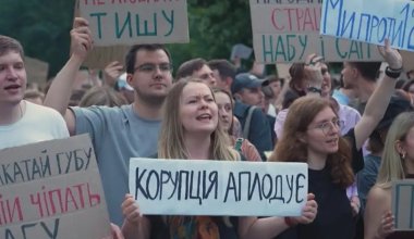 Зеленскийдің жақын серігі тінту алдында елден қашып кеткен