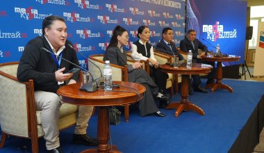 Қысым, бұғатталған сайт және қоғам назарын бұру саясаты: Алматыдағы «Медиақұрылтай» қалай өтті?