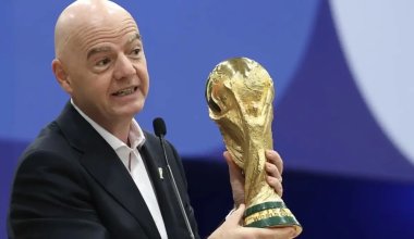 ФИФА басшысы Инфантино көңілдесі болуы мүмкін әйелге қомақты ақша төледі деп айыпталды