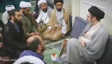 Иранның жаңа рухани көсемі бес айдан соң алғаш рет жұрт алдына шықты