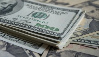 Доллар тамыздың басынан бері 10 теңгеге жуық арзандады