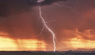 Елдің кей өңірлерде күн суытып, бұршақ жауады