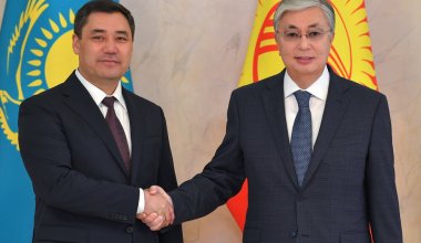 Тоқаев Жапаровты Қырғызстанның Тәуелсіздік күнімен құттықтады