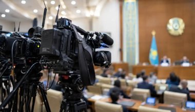 Депутаттарға кулуарда жақындауға болмай ма? Құрылтай әкімшілігі жаңа ережені түсіндірді