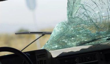 "Тротуарға ақша жоқ": Макинскіде оқушы қыздың қазасынан кейін тұрғындар наразылық білдірді