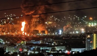 Новороссийск қаласына жүздеген дрон шабуыл жасады: мұнай терминалынан өрт шықты