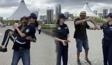 «Мұндай әрекетке жол жоқ»: блогермен видео түсірген полицейлер жұмыстан кетті