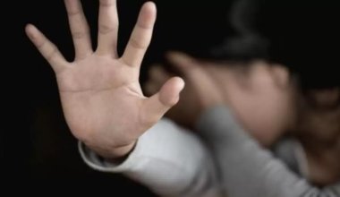 Хоккейден жаттықтырушы 14 жастағы спортшы қызды зорлады деген күдікке ілікті