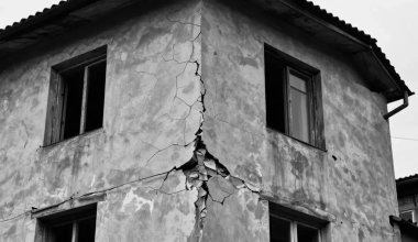 Шымкентте апатты үйлердің бұзылуына байланысты жеке сектор сусыз және газсыз отыр