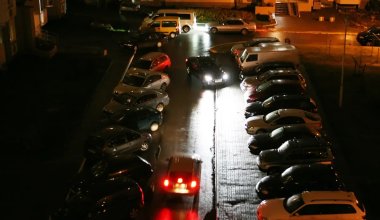 "Қамау керек": Бектенов түнде аулада шулаған жүргізушілерге қатысты тапсырма берді