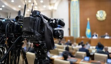Жұманғарин мен депутаттар журналистердің сұрағына жауап берместен брифингтен кетіп қалды
