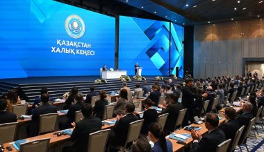 Жалақы да, қызметтік көлік те болмайды: Халық кеңесі мүшелері қалай жұмыс істейді