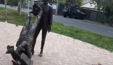 Бұзақылар Астанадағы Журналистер аллеясын бүлдіріп кеткен