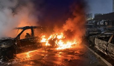 Астанада тұрақта бес көлік өртеніп кетті