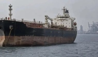 Үндістан жағалауында ұсталған танкердегі қазақстандыққа қауіп төніп тұр