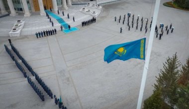 Астанада Әнұран шырқалып, Мемлекеттік ту салтанатты түрде көтерілді