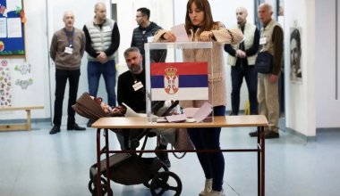 Вучич билігін сақтап қала ма? Сербияда жаппай наразылықтан кейін парламент сайлауы өтіп жатыр