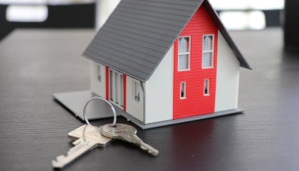 Жылдар бойы баспана күткен жетімдер: Павлодарда тұрғын үй кезегіне қатысты дау көбейді