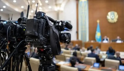 Жұманғарин мен депутаттар журналистердің сұрағына жауап берместен брифингтен кетіп қалды