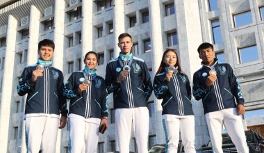 Олимпиада жүлдегерлері ақшалай сыйлық, автокөлікпен қоса пәтер алды