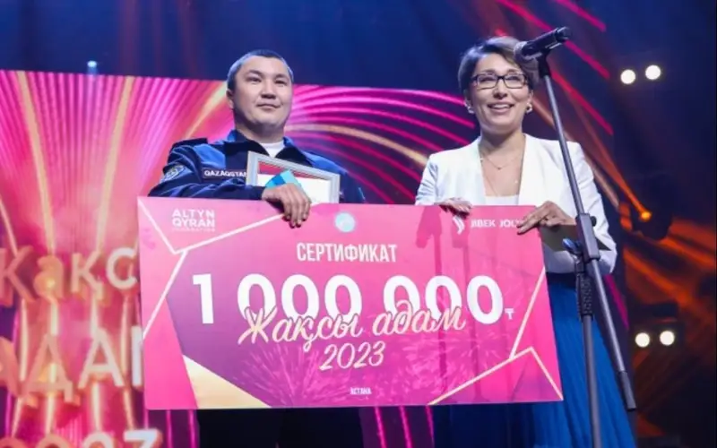 Порно актриса Дженна фотосуреттерді көреді