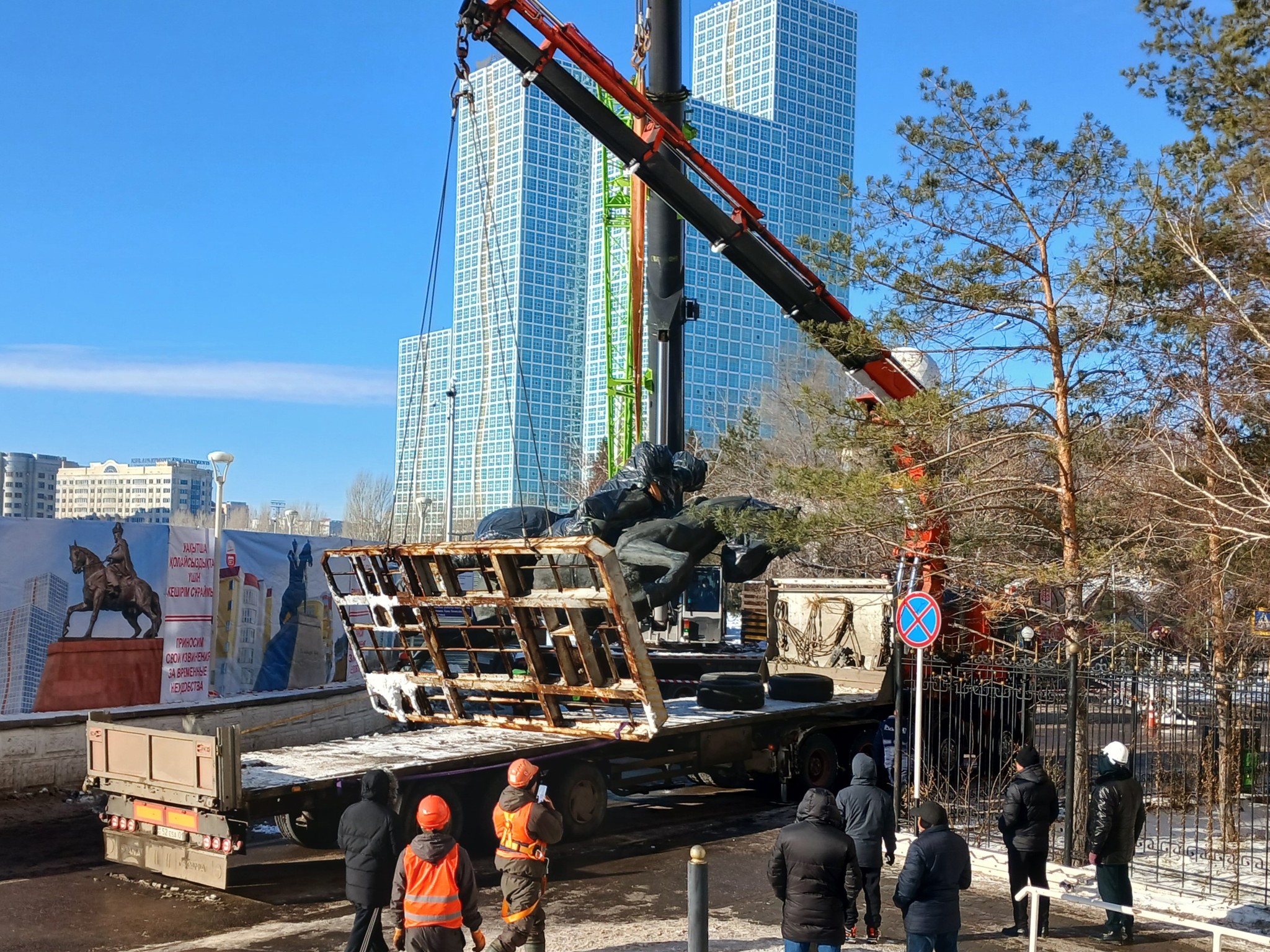 Орыс хатшыны шұлық киіп алған